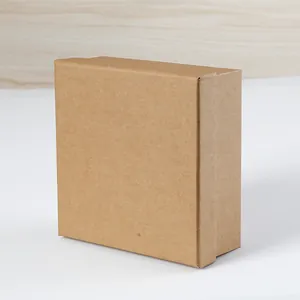 Minimalistische bruine kraftpapier riem geschenkdoos met een strak rechthoekig design