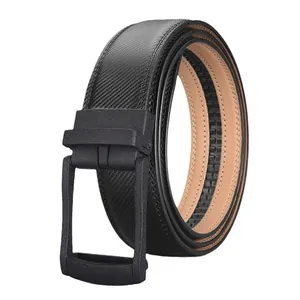 Cintura uomo in pelle con trama nera e fibbia automatica nera opaca elegante