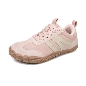 Chaussures de running rose clair en mesh respirant et daim avec semelle en gomme