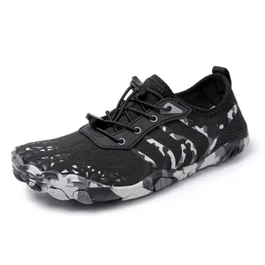 Schwarze, schnelltrocknende Outdoor-Wasserschuhe mit Tarnsohle und elastischem Kordelzug