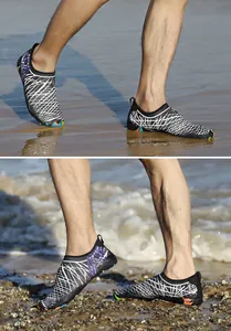 Zapatos de playa negros de secado rápido con suela de goma antideslizante