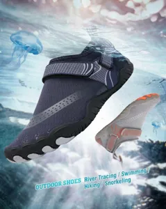 Detaillierte Ansicht der rutschfesten Gummisohle mit Drainagelöchern für Outdoor-Trekkingschuhe