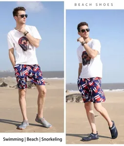 Nahaufnahme von Herren-Wasserschuhen mit rutschfester Gummisohle am sonnigen Strand