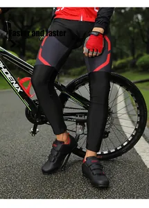 Detalle de zapatillas de ciclismo MTB con correas de velcro y logo SPEED rojo lateral