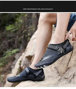 Barfuß-Wasserschuhe mit grauem atmungsaktivem Mesh und strapazierfähiger Gummisohle