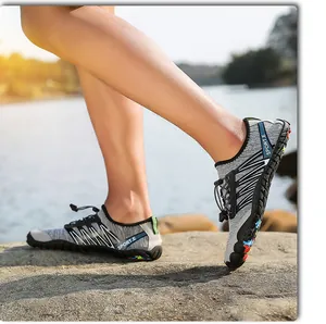 Détails des chaussures aquatiques en maille respirante avec semelle en caoutchouc antidérapante