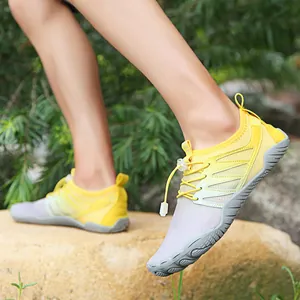 Scarpe da scoglio con mesh sfumato giallo e suola in gomma antiscivolo per escursioni