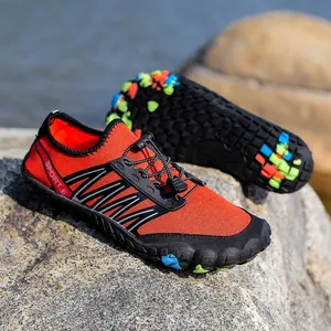 Chaussures d'eau d'extérieur orange vif avec semelles en caoutchouc antidérapantes