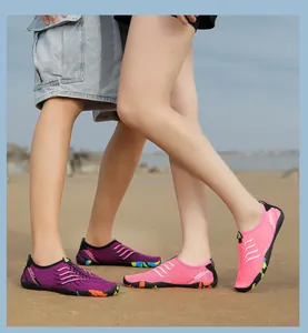 Scarpe da scoglio coordinate per adulti e bambini con suola in gomma antiscivolo