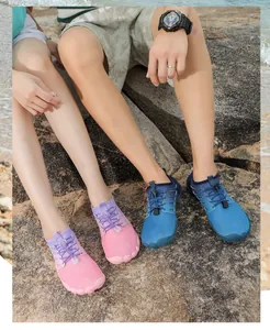 Sistema de cordones rápidos y malla transpirable en zapatos de agua de secado rápido