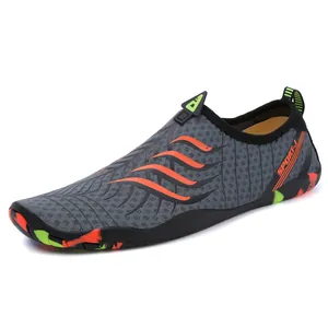 Scarpe da scoglio grigie con motivi a onde arancioni e tessuto a rete traspirante