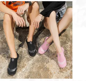 Details zu pinkfarbenen und schwarzen Wasserschuhen mit atmungsaktivem Mesh und Gummisohle