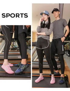 Dettaglio di scarpe da acqua a cinque dita in mesh traspirante e scarpe da trekking in palestra