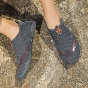 Chaussures d'eau antidérapantes et respirantes gris foncé et orange pour plage et rando