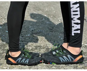 Chaussures aquatiques pieds nus avec maille noire et semelles de drainage rapides
