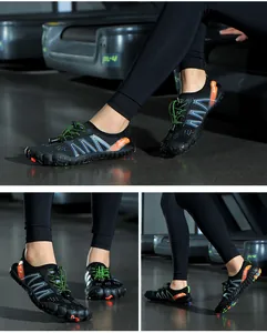 Détail de chaussures à cinq doigts avec laçage rapide et mesh pour sport et fitness