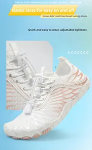Dettaglio del sistema di lacci elastici regolabili sulle scarpe da acqua bianche e rosa
