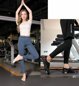 Détail de chaussures de yoga ultra-légères et respirantes avec semelles antidérapantes
