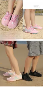 Dettaglio scarpe da scoglio per bambini con mesh traspirante e lacci a strozzo