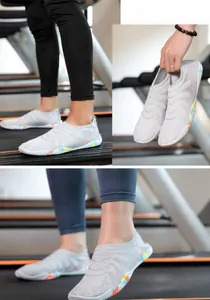 Détail de chaussures à cinq orteils séchage rapide en mesh respirant avec motif de vagues