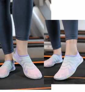 Détails de chaussures de sport à cinq doigts à séchage rapide pour yoga sur tapis