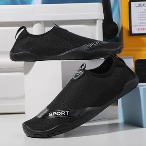 Zwarte ademende mesh waterschoenen voor heren en dames met antislip rubberen zolen voor sport