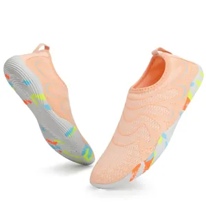 Pfirsichrosa atmungsaktive Barfußschuhe mit rutschfester Gummisohle und Farbspritzern