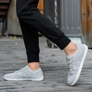 Baskets grises en mesh à bout large avec semelle en caoutchouc pour sport et marche