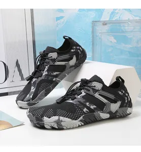 Détail de la tige en maille respirante et du système de laçage rapide des chaussures d'eau