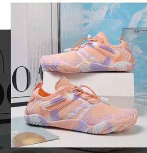Détail de la tige en maille respirante et du système de laçage rapide des chaussures