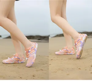 Chaussures d'eau à séchage rapide avec motifs vagues orange et lacets élastiques