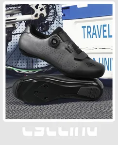 Detail van fietsschoenen met ademend mesh, draaisluiting en zool voor schoenplaatjes