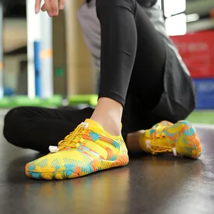 Ademende blotevoeten-waterschoenen voor dames en heren met geel camouflagepatroon