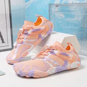 Ademende oranje waterschoenen met sneldrogend mesh en antislip rubberen buitenzool