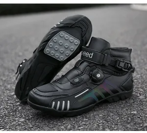Details wasserdichter Motorradstiefel mit Drehverschluss und rutschfester Sohle