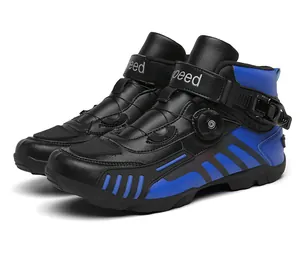 Detailansicht Motorradstiefel mit Drehverschluss und Knöchel-Ratschenschnalle