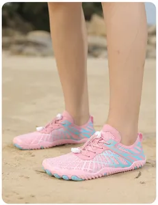 Zapatos de agua rosa y azul de secado rápido con malla transpirable y suela de goma