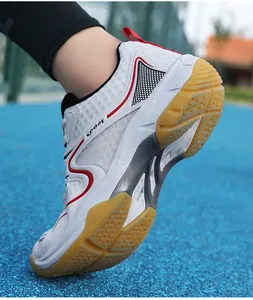 Détail de la semelle de chaussure de sport avec motif en nid d'abeille antidérapant