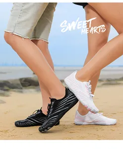 Παπούτσια barefoot με διαπνέον πλέγμα και αντιολισθητική σόλα από καουτσούκ στην παραλία