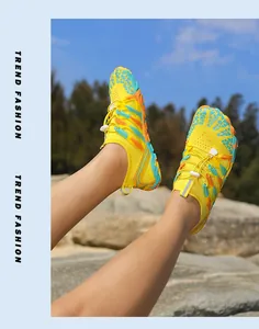 Zapatos de agua amarillo brillante de secado rápido con cordones elásticos deporte