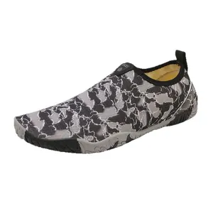 Lichte ademende amfibische waterschoenen met grijs bliksem camo patroon en rubberen zool