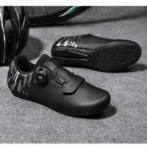 Details von Profi Radsportschuhen mit Drehverschluss und mattem schwarzem Finish