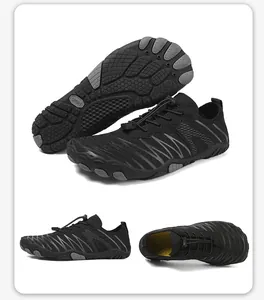 Détails des chaussures aquatiques à semelles antidérapantes et maille respirante noire