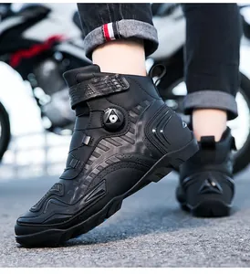 Botas de moto negras con sistema de cordones giratorios y soporte de tobillo reforzado
