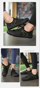 Dettaglio di scarpe da trekking traspiranti con suola antiscivolo e accenti