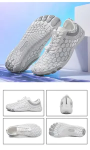 Makroansicht der schnelltrocknenden Barfußschuhe mit Mesh und rutschfester Gummisohle