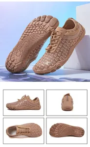 Detailansicht der khakifarbenen Badeschuhe mit Wabennetz und rutschfester Gummisohle