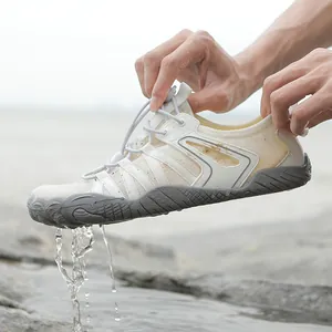 Scarpa da scoglio traspirante crema con sistema di drenaggio e suola antiscivolo