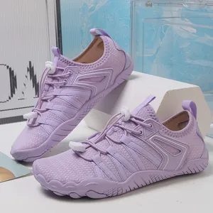 Scarpe acquatiche viola ad asciugatura rapida con suola antiscivolo per spiaggia e sport