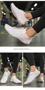 Detail der atmungsaktiven Mesh-Oberseite und Schnellschnürsystem weißer Barfuß-Sportschuhe